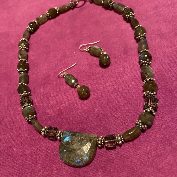 LABRADORITE NECKLACE with EARRINGS - Picture 2 of 3